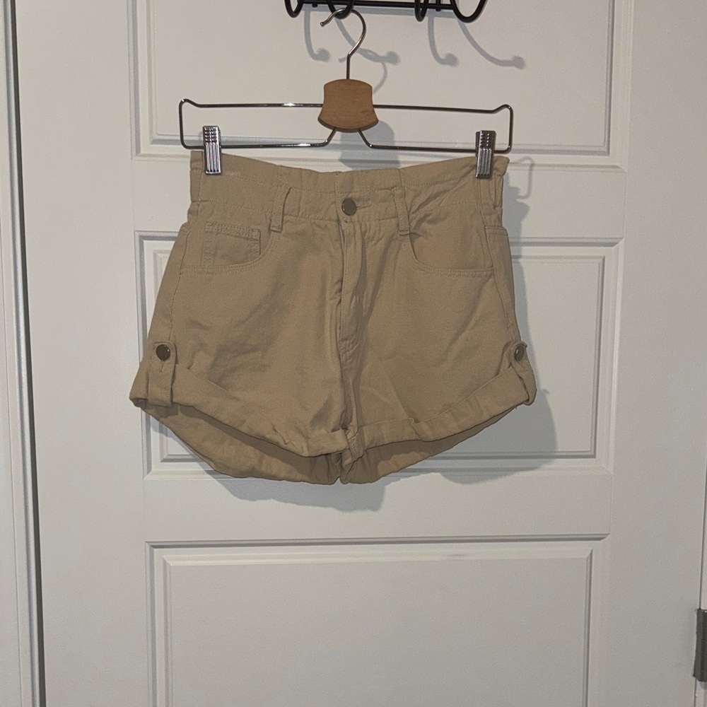 cider khaki shorts paper bag style with rolled hem size Medium